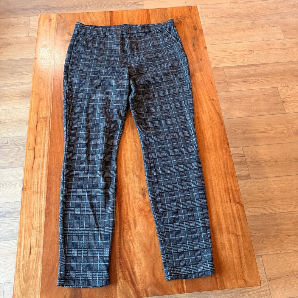Kut from the Kloth Women's Gray/Burgundy Plaid "Fab Ab Trouser Skinny" Size 16